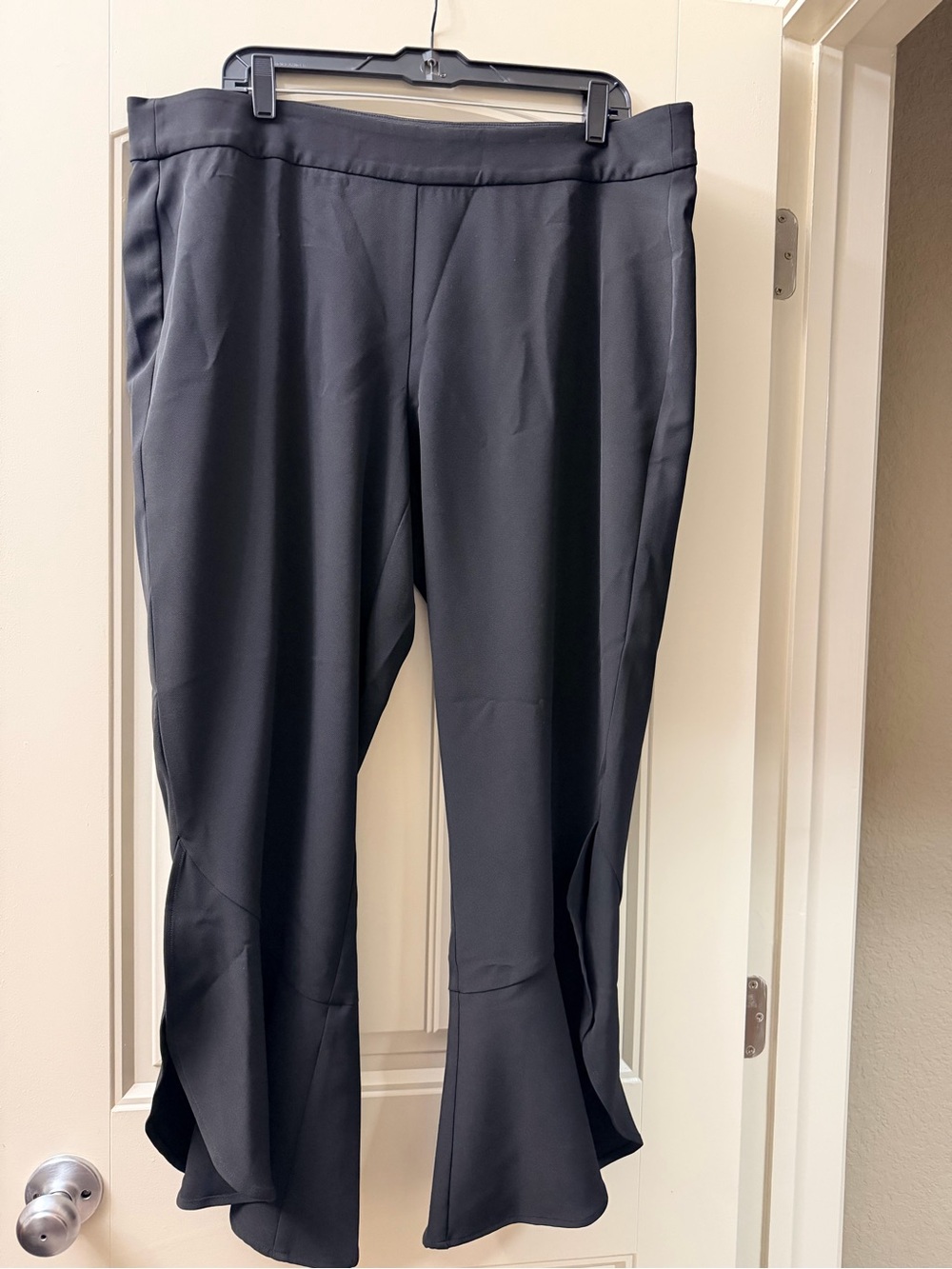 NWT Women’s Black Ruffle Hem Pants